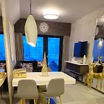 Chwil Widok Na Zalew I Góry *