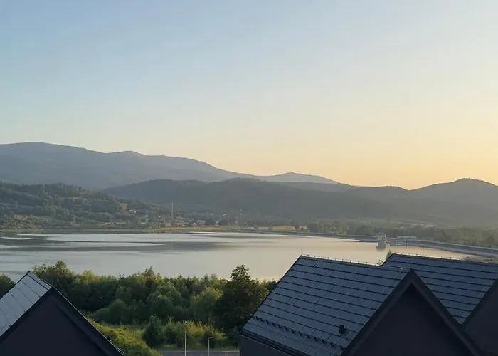 Chwil Widok Na Zalew I Gory *