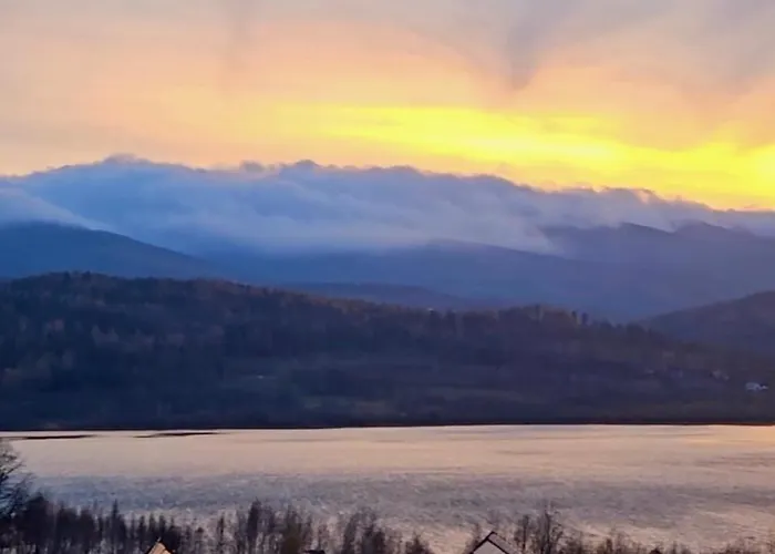 Chwil Widok Na Zalew I Gory *