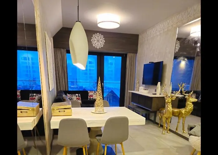 Chwil Widok Na Zalew I Gory *